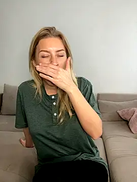 Snapshot of belle98 chatting on November 2025 09:42:02 AM belle98 online show from November 2025 09:42:02 AM