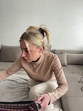 Snapshot of belle98 chatting on March 2025 03:33:01 PM belle98 online show from March 2025 03:33:01 PM