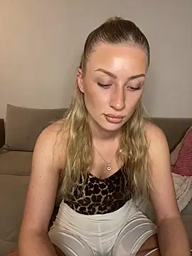 Snapshot of belle98 chatting on November 2025 08:34:01 PM belle98 online show from November 2025 08:34:01 PM