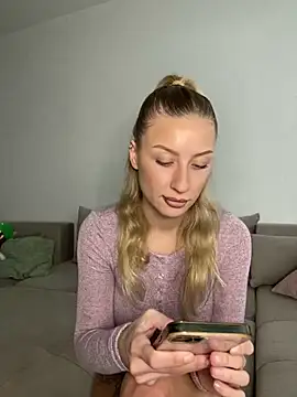 Snapshot of belle98 chatting on November 2025 01:38:01 PM belle98 online show from November 2025 01:38:01 PM