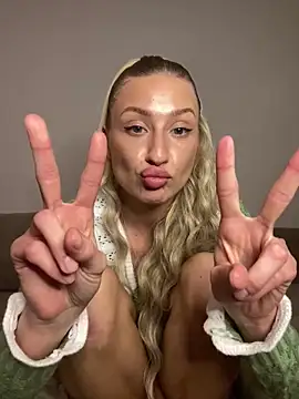 Snapshot of belle98 chatting on December 2025 08:04:02 PM belle98 online show from December 2025 08:04:02 PM