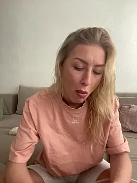 Snapshot of belle98 chatting on November 2025 12:42:01 PM belle98 online show from November 2025 12:42:01 PM