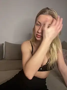 belle98 online show from December 2025 02:53:02 PM