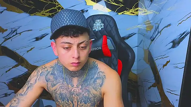 Kevin22 222 online show from November 2025 05:00:02 AM