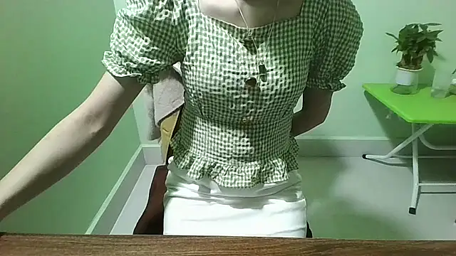 Luxcute286 online show from March 2025 12:57:01 PM