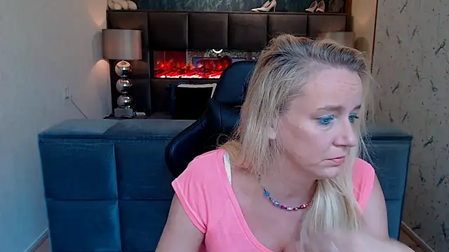 Snapshot of Wendysexyx chatting on September 2025 08:09:01 AM Wendysexyx online show from September 2025 08:09:01 AM