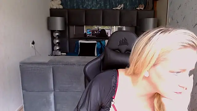 Snapshot of Wendysexyx chatting on September 2025 08:19:02 AM Wendysexyx online show from September 2025 08:19:02 AM