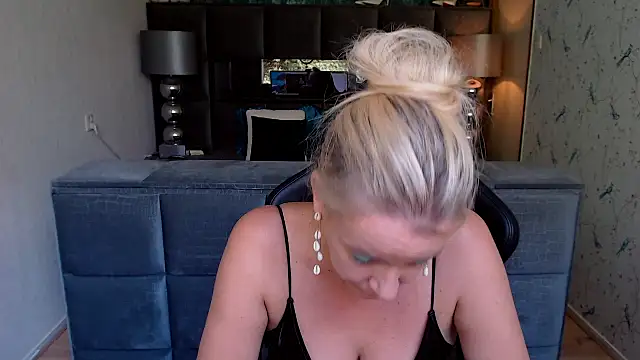 Snapshot of Wendysexyx chatting on September 2025 02:02:01 PM Wendysexyx online show from September 2025 02:02:01 PM