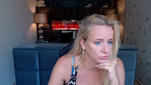 Snapshot of Wendysexyx chatting on September 2025 07:07:01 AM Wendysexyx online show from September 2025 07:07:01 AM