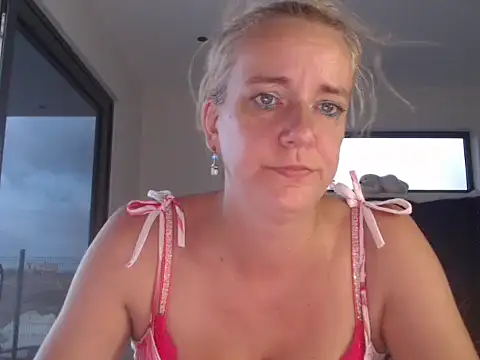 Snapshot of Wendysexyx chatting on October 2025 10:12:02 PM Wendysexyx online show from October 2025 10:12:02 PM