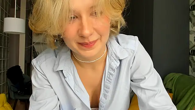 Lilith lutherlow online show from December 2025 11:23:01 AM