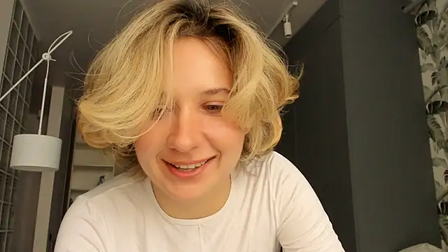 Lilith lutherlow online show from January 2026 01:17:02 PM