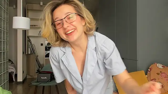 Lilith lutherlow online show from March 2026 12:14:01 PM