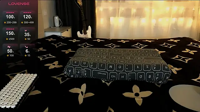 RoxieCrash online show from November 2025 05:47:01 PM