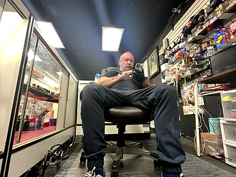 Snapshot of RawRyder8 chatting on November 2025 01:00:02 AM RawRyder8 online show from November 2025 01:00:02 AM