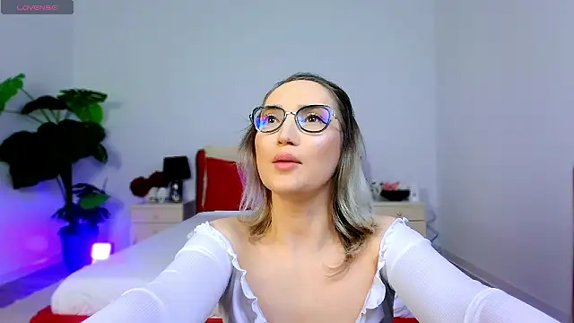 CharmingAnnie online show from April 2026 05:40:01 PM