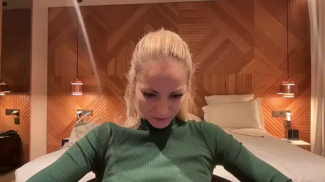 missdaisydiamond777 online show from November 2025 08:24:01 PM