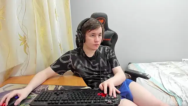 iliaskrislove online show from April 2026 07:32:01 PM