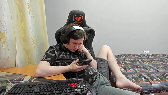 iliaskrislove online show from March 2026 09:33:02 PM