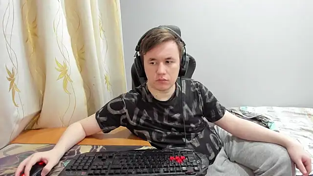 iliaskrislove online show from June 2026 08:50:01 PM