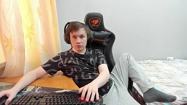 iliaskrislove online show from March 2026 01:36:02 PM