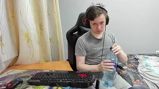 iliaskrislove online show from June 2026 07:33:01 PM