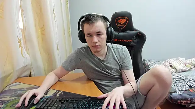 iliaskrislove online show from November 2025 12:22:01 PM