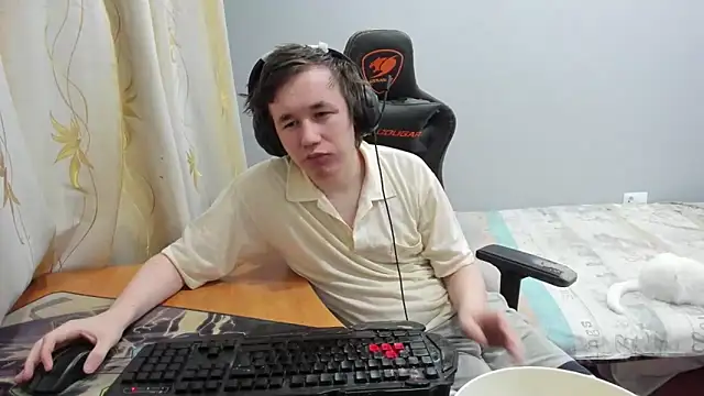 iliaskrislove online show from February 2026 12:12:02 AM