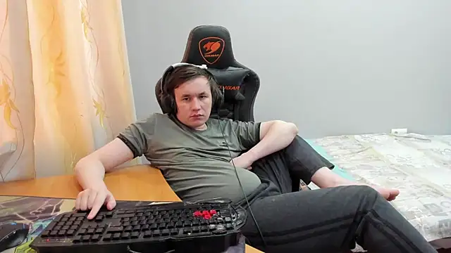 iliaskrislove online show from March 2026 01:27:02 PM