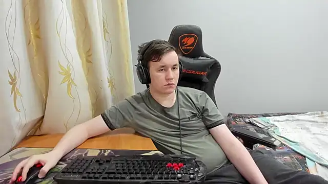 iliaskrislove online show from June 2026 06:31:01 PM