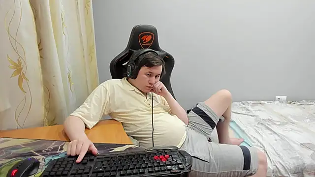 iliaskrislove online show from March 2026 11:28:02 PM