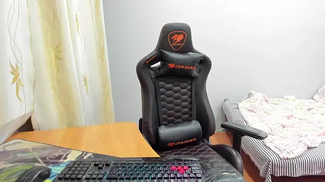 iliaskrislove online show from November 2025 02:53:01 PM