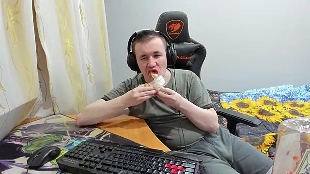 iliaskrislove online show from October 2025 10:19:01 PM