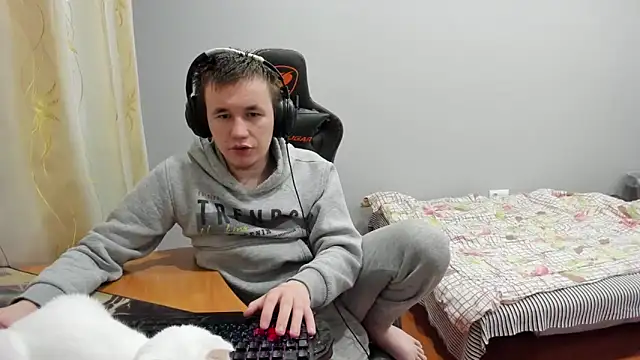 iliaskrislove online show from November 2025 01:34:01 PM