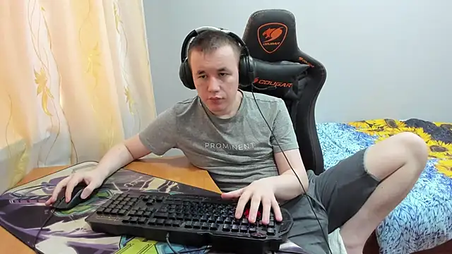 iliaskrislove online show from October 2025 04:00:02 AM