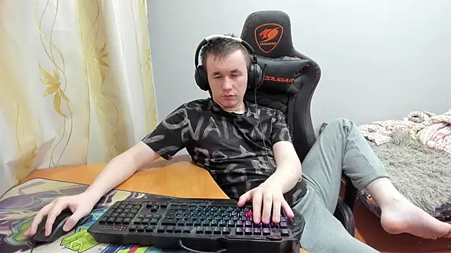 iliaskrislove online show from November 2025 12:48:01 AM