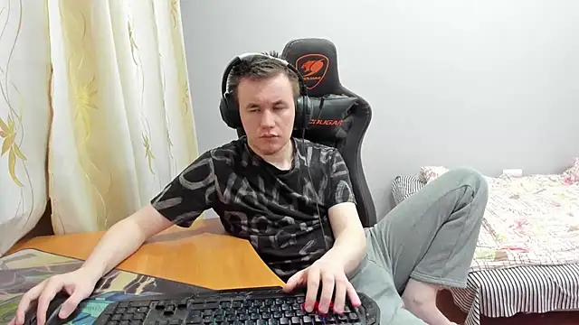 iliaskrislove online show from November 2025 01:12:01 PM