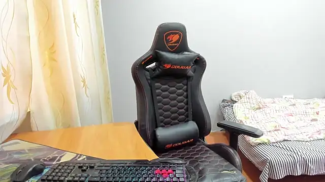 iliaskrislove online show from November 2025 07:51:02 AM