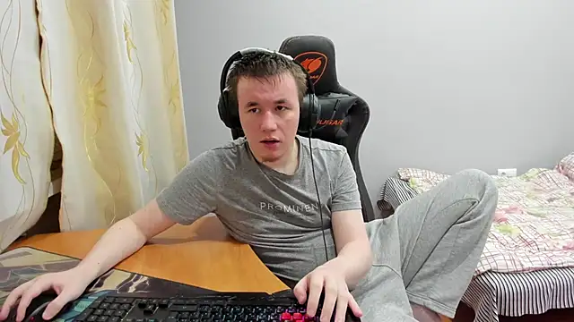 iliaskrislove online show from November 2025 02:28:02 PM