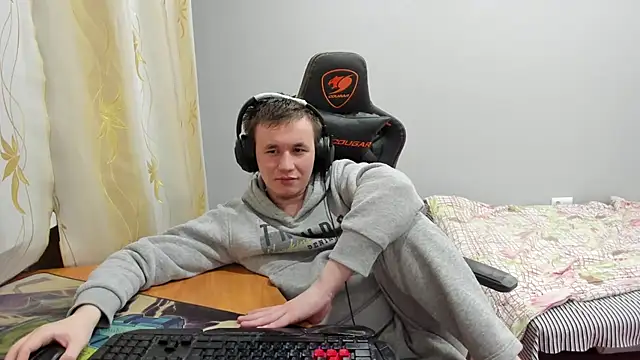 iliaskrislove online show from December 2025 05:03:02 PM