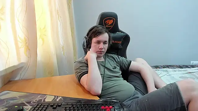 iliaskrislove online show from April 2026 01:14:01 PM