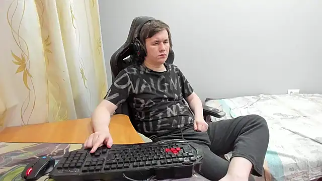 iliaskrislove online show from April 2026 01:30:02 AM