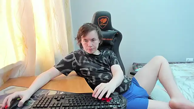 iliaskrislove online show from April 2026 04:03:01 AM