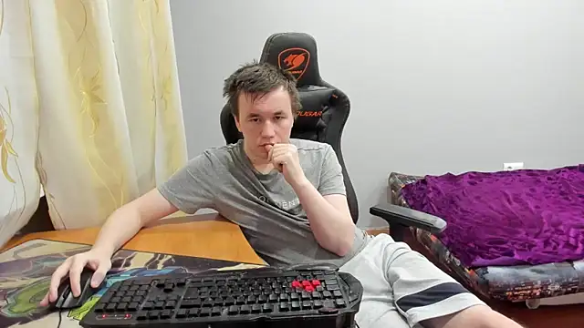 iliaskrislove online show from December 2025 01:55:02 AM