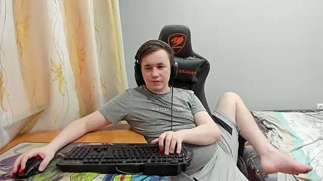 iliaskrislove online show from June 2026 11:20:01 PM