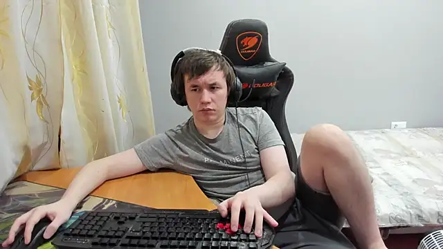 iliaskrislove online show from February 2026 01:44:02 PM