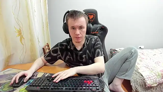 iliaskrislove online show from November 2025 06:44:01 PM