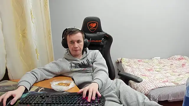 iliaskrislove online show from December 2025 04:19:01 PM