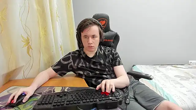 iliaskrislove online show from April 2026 09:37:02 PM