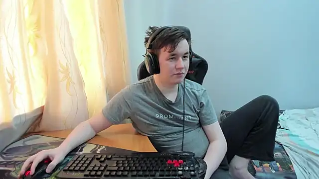 iliaskrislove online show from June 2026 12:54:01 PM